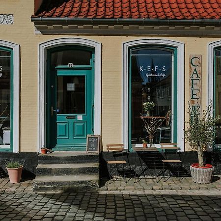 Kefs Guesthouse & Cafe Ерескебінґ Екстер'єр фото