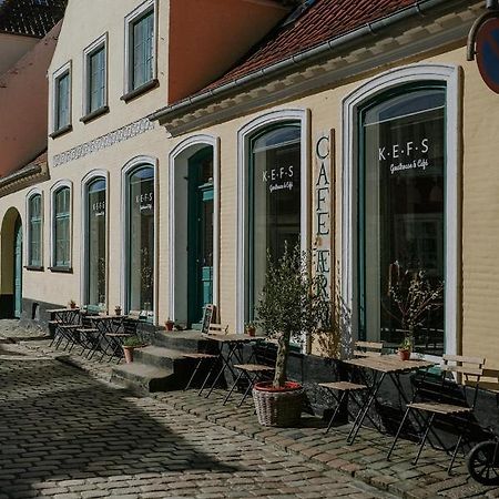 Kefs Guesthouse & Cafe Ерескебінґ Екстер'єр фото