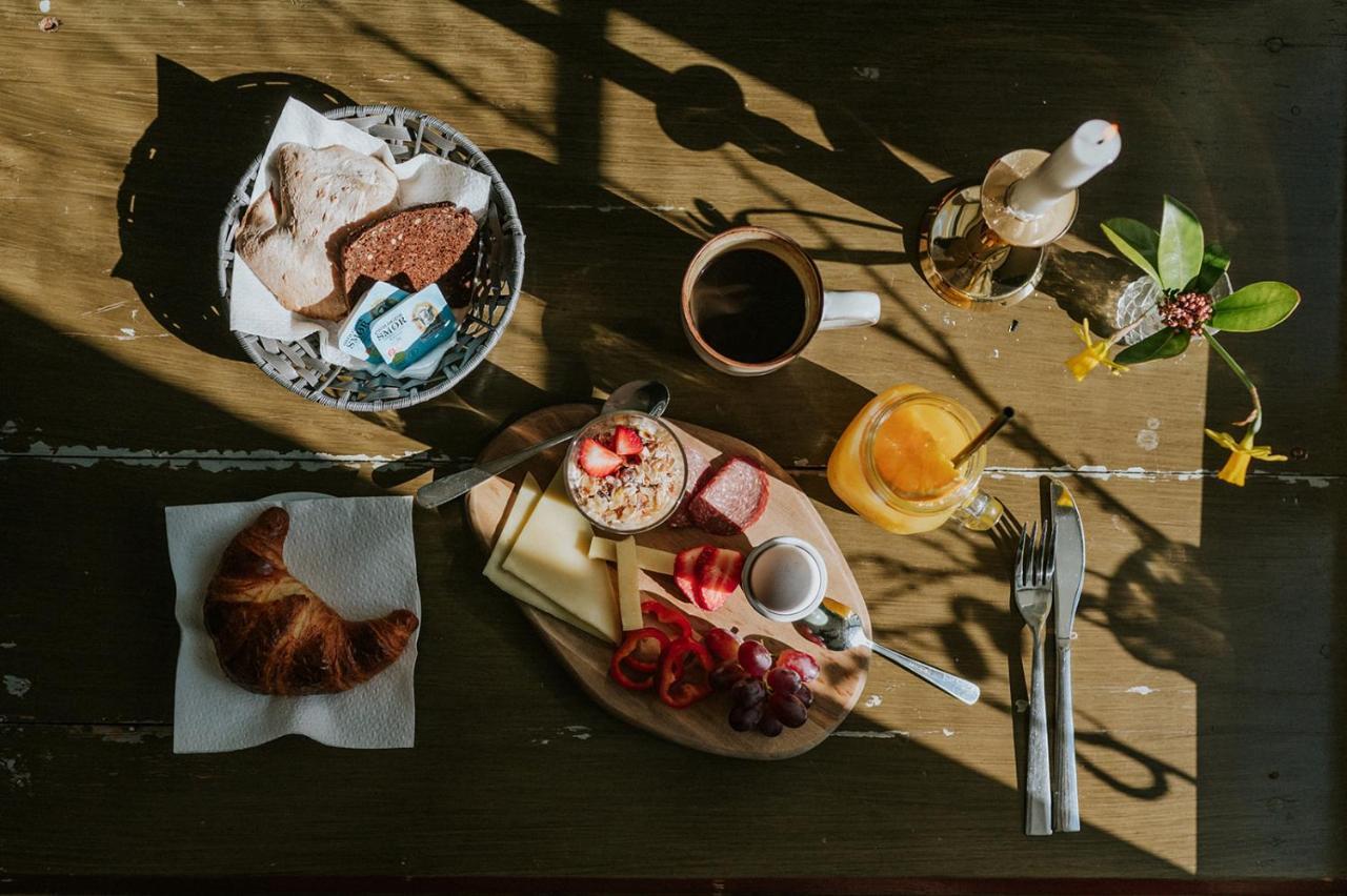 Kefs Guesthouse & Cafe Ерескебінґ Екстер'єр фото