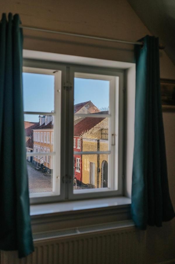 Kefs Guesthouse & Cafe Ерескебінґ Екстер'єр фото