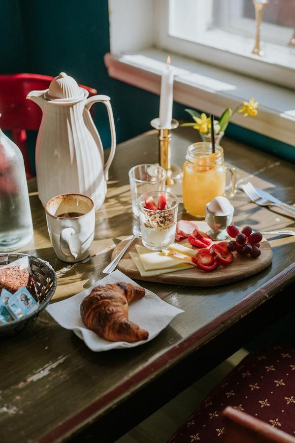 Kefs Guesthouse & Cafe Ерескебінґ Екстер'єр фото