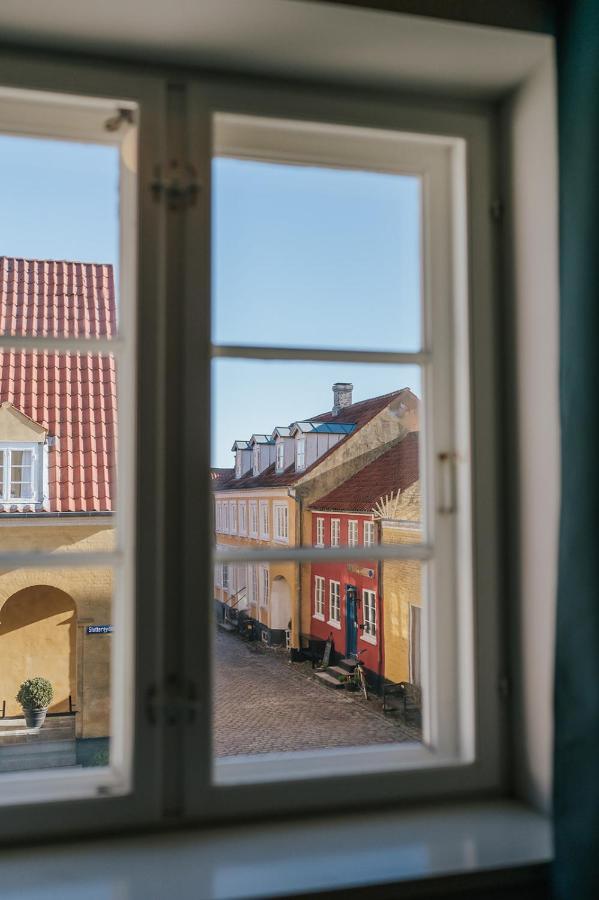Kefs Guesthouse & Cafe Ерескебінґ Екстер'єр фото